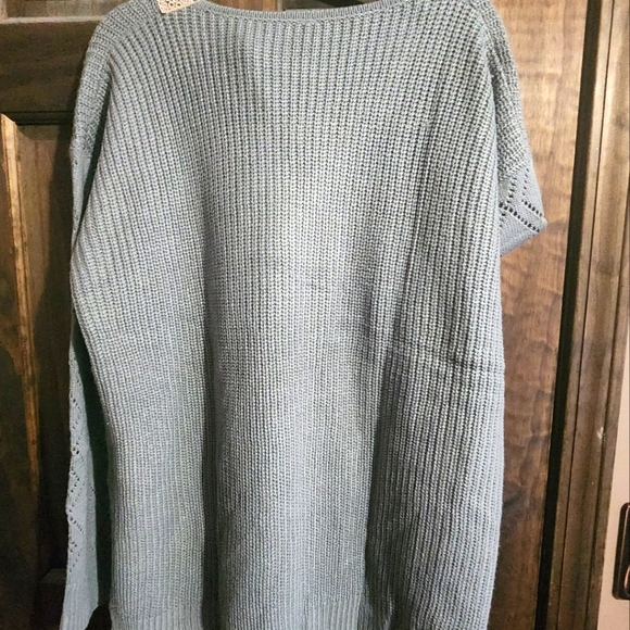 Tunic sweater with crochet style v neck - Picture 1 of 3